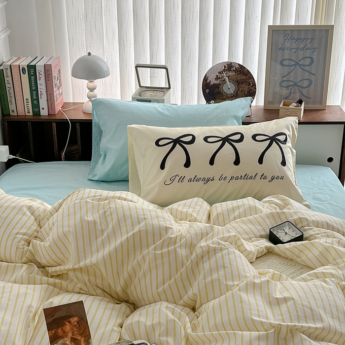 91家纺网 家纺一手货源 找家纺 昔可家纺 2024新款竖条全棉四件套大版枕套系列 嫩黄条纹