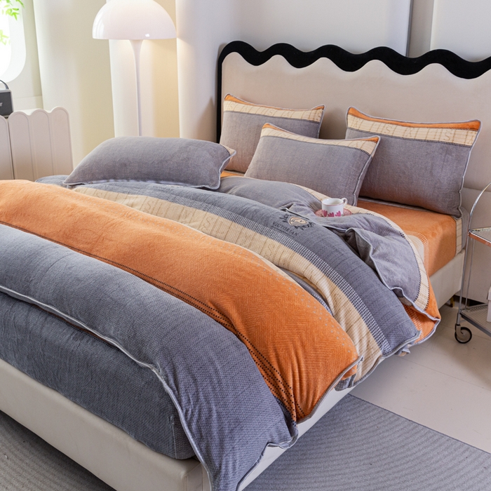 91家纺网 家纺一手货源 找家纺 欧喜璐 2024年新款 8.5-9.5斤加厚牛奶绒金貂绒法莱绒四件套单被套 英伦时尚