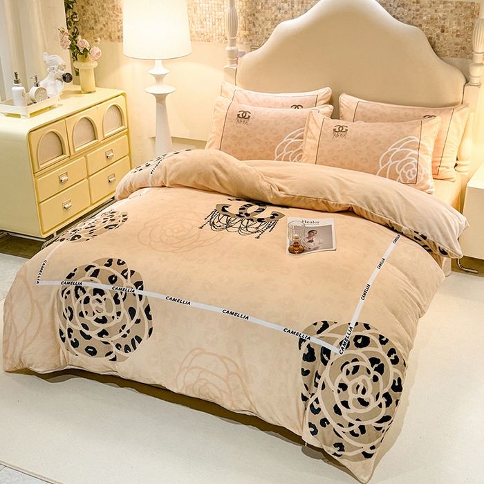 91家纺网 家纺一手货源 找家纺 新方向 2025年 A类全消光牛奶绒四件套-漫步温莎-菠萝黄