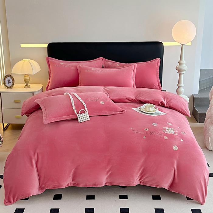 91家纺网 家纺一手货源 找家纺 陌乘坊家纺 2024新款牛奶绒床盖款四件套-香奈 香奈-豆沙色