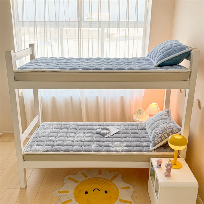 91家纺网 家纺一手货源 找家纺 雯豆家纺 2024新品泰迪绒学生床垫宿舍床褥子加厚上下铺北极绒床护垫 泰迪绒床褥-雪花飘飘-灰