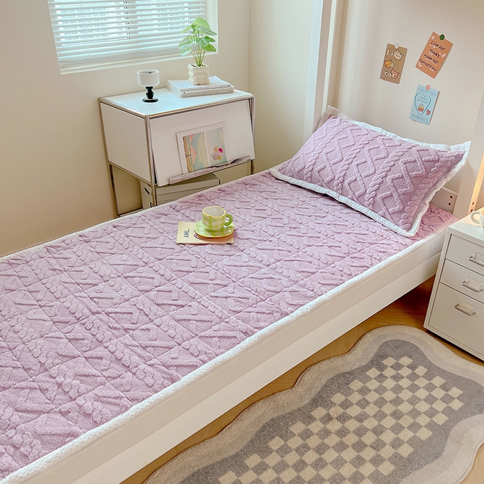 91家纺网 家纺一手货源 找家纺 贝拉梦家纺 2024新款塔肤绒牛奶绒纯色学生宿舍夹棉软床垫子护床垫 暮山紫