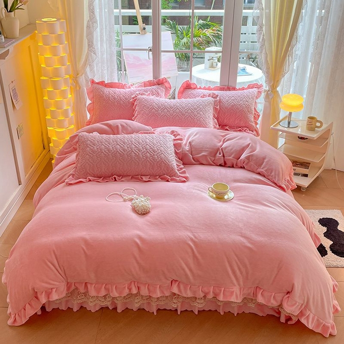 91家纺网 家纺一手货源 找家纺 （总）畅畅家纺 2024新款冬季韩版花边蕾丝牛奶绒床盖四件套