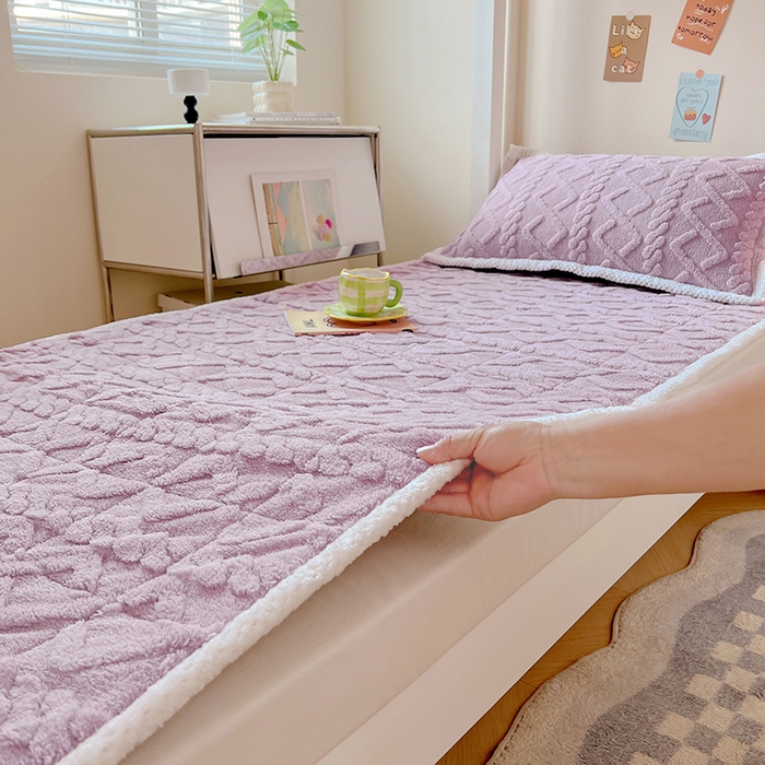 91家纺网 家纺一手货源 找家纺 贝拉梦家纺 2024新款塔肤绒牛奶绒纯色学生宿舍夹棉软床垫子护床垫 暮山紫
