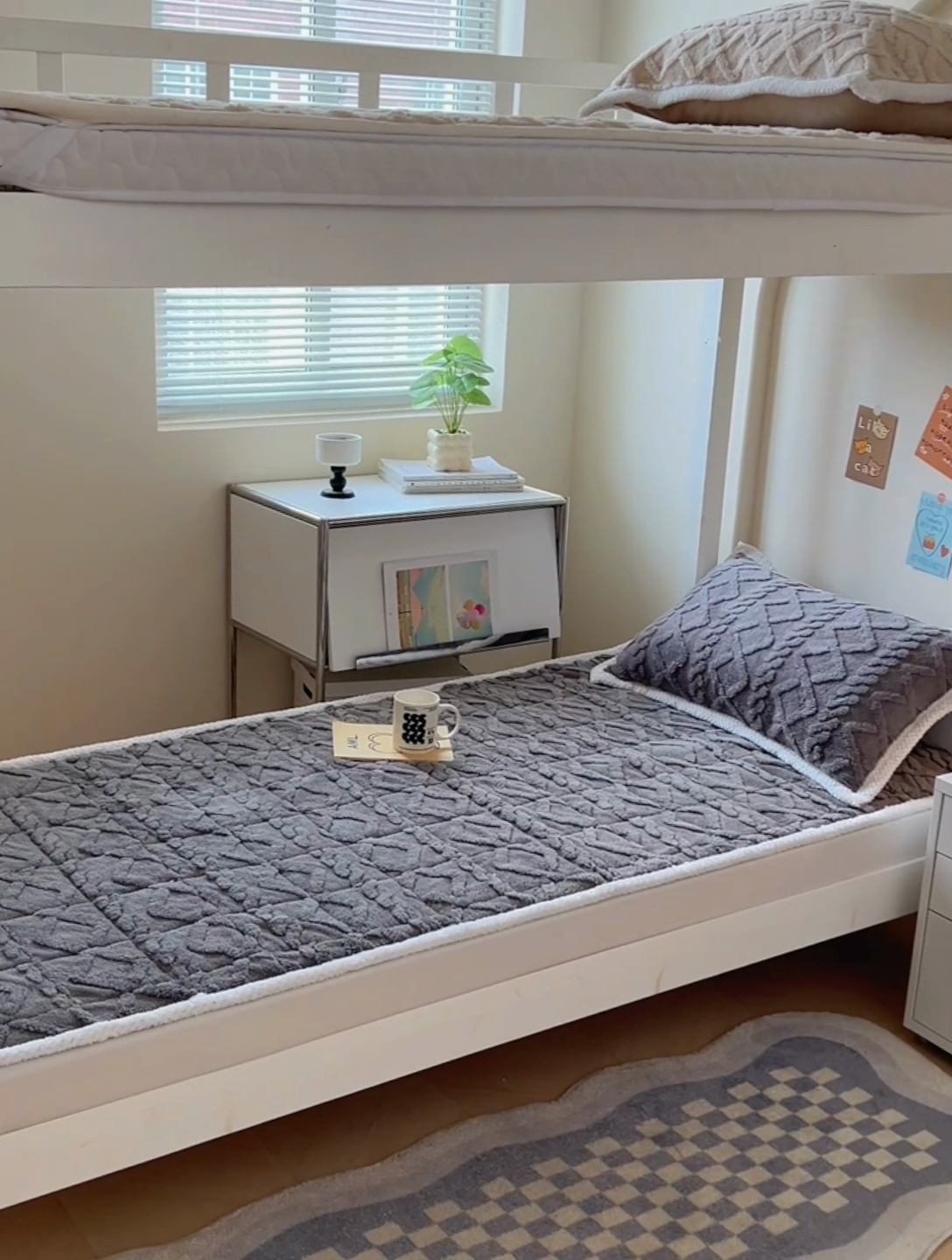 91家纺网 家纺一手货源 找家纺 贝拉梦家纺 2024新款塔肤绒牛奶绒纯色学生宿舍夹棉软床垫子护床垫 古鼎灰