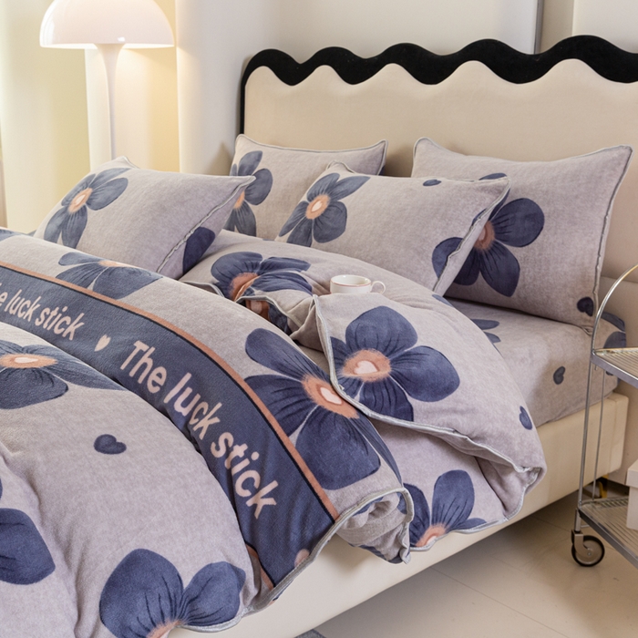 91家纺网 家纺一手货源 找家纺 欧喜璐 2024年新款 8.5-9.5斤加厚牛奶绒金貂绒法莱绒四件套单被套 陌上花开