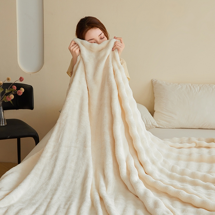 91家纺网 家纺一手货源 找家纺 千荨 2024新款高克重兔绒泡泡系列毛毯 泡泡-奶白