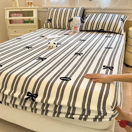 91家纺网 家纺一手货源 找家纺 （总）摩妮卡 2025新款印花小清新牛奶绒印花床笠三件套