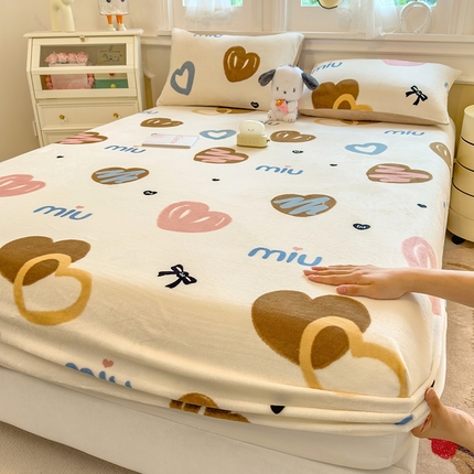 91家纺网 家纺一手货源 找家纺 （总）摩妮卡 2025新款印花小清新牛奶绒印花床笠三件套