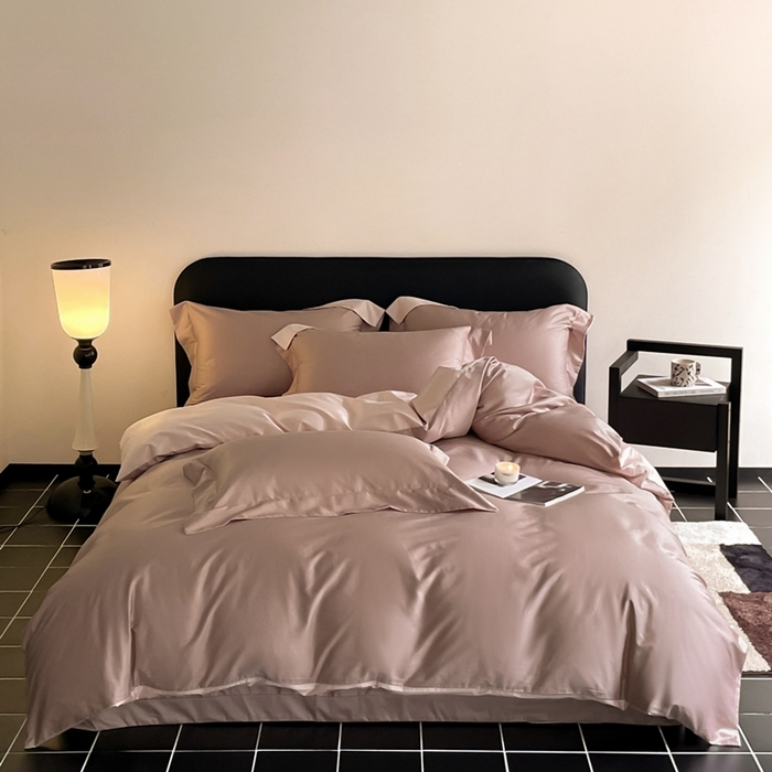 91家纺网 家纺一手货源 找家纺 由丽家纺 2025新款贡缎纯色刺绣双拼隐形双面用四件套 蜜汁粉+米驼