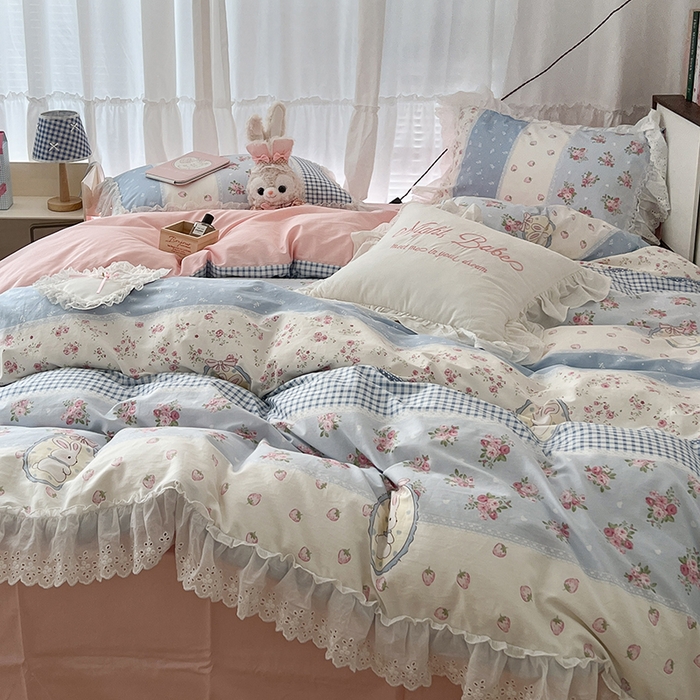 91家纺网 家纺一手货源 找家纺 昔可家纺 2024新款仙仙蕾丝贴边全棉花边款四件套 仙仙草莓兔