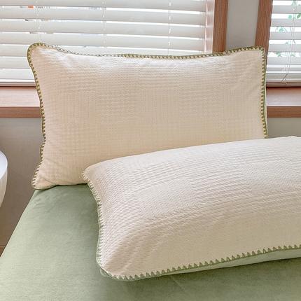 （总）桃子家居 2024新款A类无印ins华夫格提花烂花雕花剪花三角贝壳边工艺加厚牛奶绒枕套