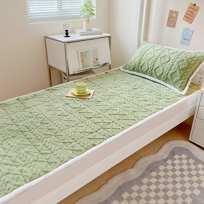 91家纺网 家纺一手货源 找家纺 贝拉梦家纺 2024新款塔肤绒牛奶绒纯色学生宿舍夹棉软床垫子护床垫 曼巴绿