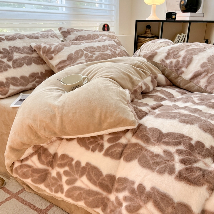 91家纺网 家纺一手货源 找家纺 金爱家 2024新款全消光牛奶绒A类纯色獭兔毛绒立体雕花牛奶绒四件套 兔毛麦穗咖