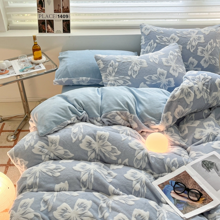 91家纺网 家纺一手货源 找家纺 金爱家 2024新款全消光牛奶绒A类纯色獭兔毛绒立体雕花牛奶绒四件套 兔毛梦蝶兰