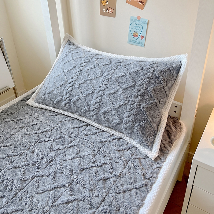 91家纺网 家纺一手货源 找家纺 贝拉梦家纺 2024新款塔肤绒牛奶绒纯色学生宿舍夹棉软床垫子护床垫 羊绒灰