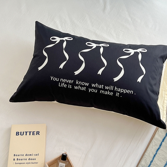 91家纺网 家纺一手货源 找家纺 昔可家纺 2024新款数码印花单品枕套系列-ins风系列 黑色丝带蝴蝶结