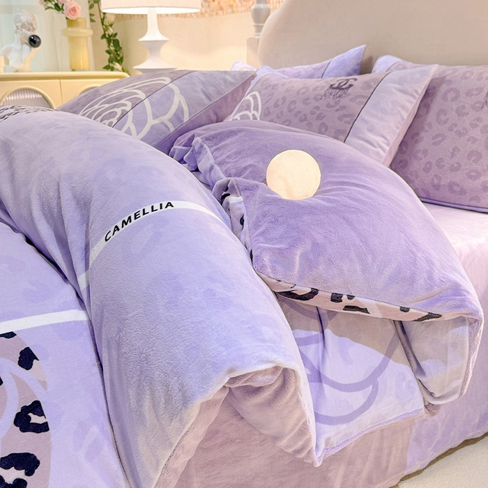 91家纺网 家纺一手货源 找家纺 新方向 2025年 A类全消光牛奶绒四件套-漫步温莎-莫奈紫