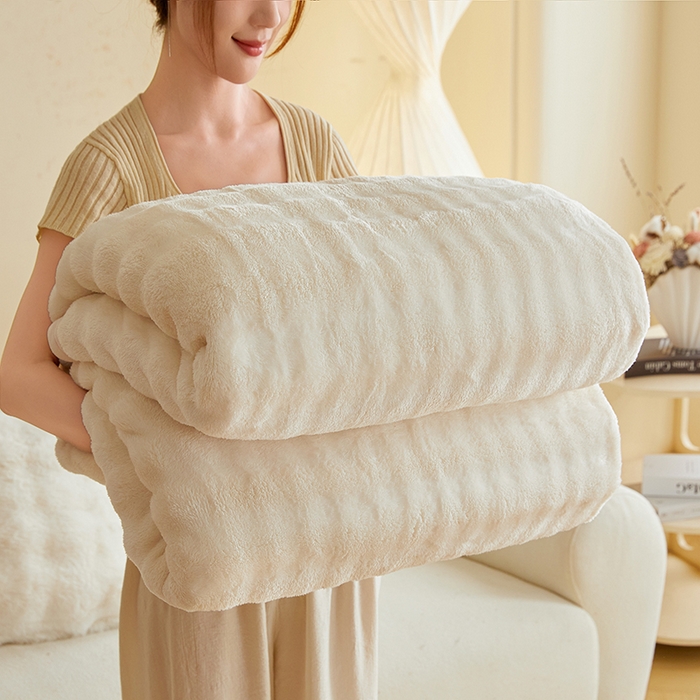 91家纺网 家纺一手货源 找家纺 千荨 2024新款高克重兔绒泡泡系列毛毯 泡泡-奶白