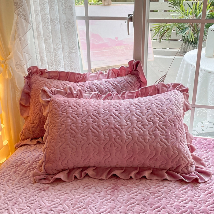 91家纺网 家纺一手货源 找家纺 畅畅家纺 2024新款冬季韩版花边蕾丝牛奶绒床盖四件套 藕紫