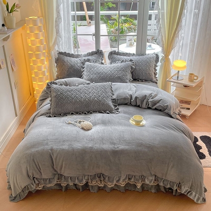 91家纺网 家纺一手货源 找家纺 （总）畅畅家纺 2024新款冬季韩版花边蕾丝牛奶绒床盖四件套