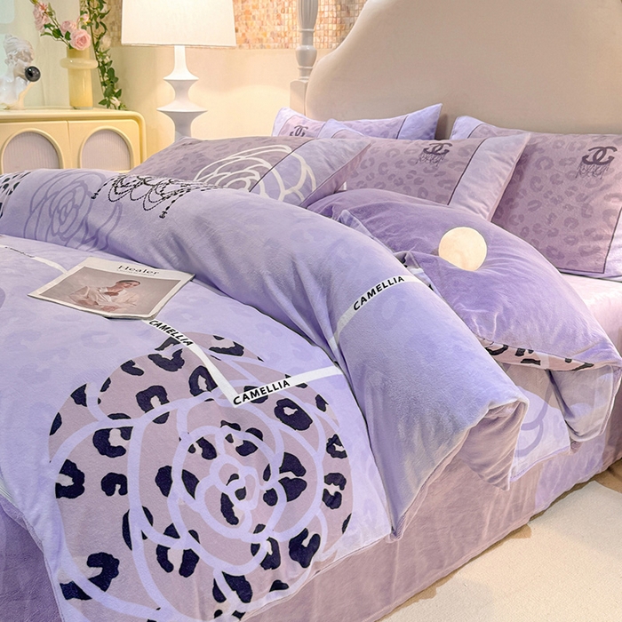 91家纺网 家纺一手货源 找家纺 新方向 2025年 A类全消光牛奶绒四件套-漫步温莎-莫奈紫