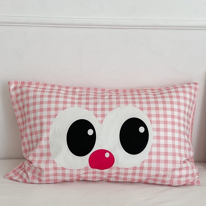 91家纺网 家纺一手货源 找家纺 昔可家纺 2024新款数码印花单品枕套系列-卡通系列 粉格大眼仔