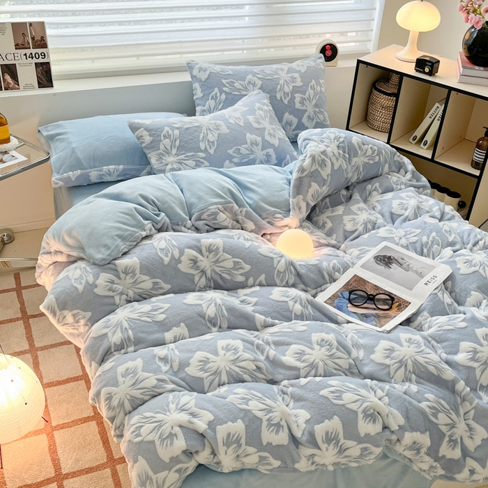 91家纺网 家纺一手货源 找家纺 金爱家 2024新款全消光牛奶绒A类纯色獭兔毛绒立体雕花牛奶绒四件套 兔毛梦蝶兰