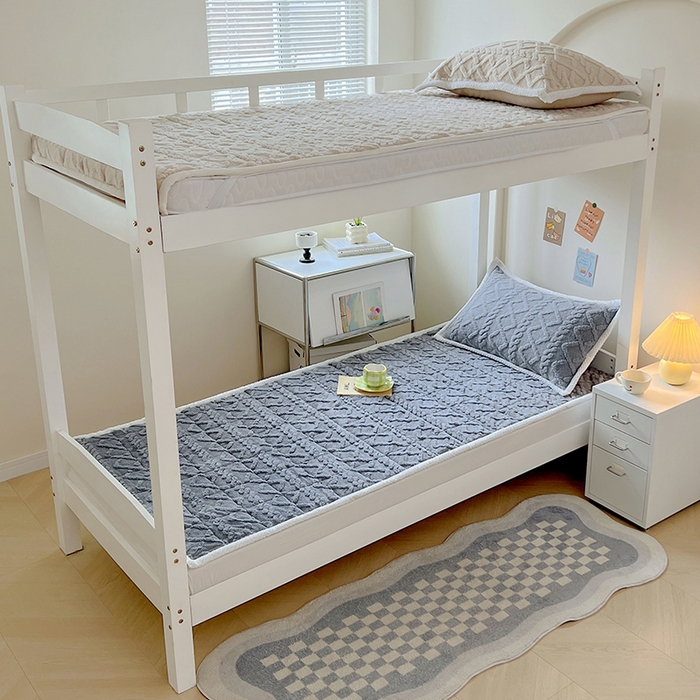 91家纺网 家纺一手货源 找家纺 贝拉梦家纺 2024新款塔肤绒牛奶绒纯色学生宿舍夹棉软床垫子护床垫 羊绒灰