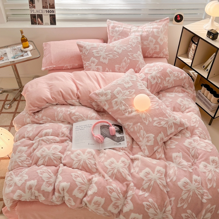 91家纺网 家纺一手货源 找家纺 （总）金爱家 2024新款全消光牛奶绒A类纯色獭兔毛绒立体雕花牛奶绒四件套