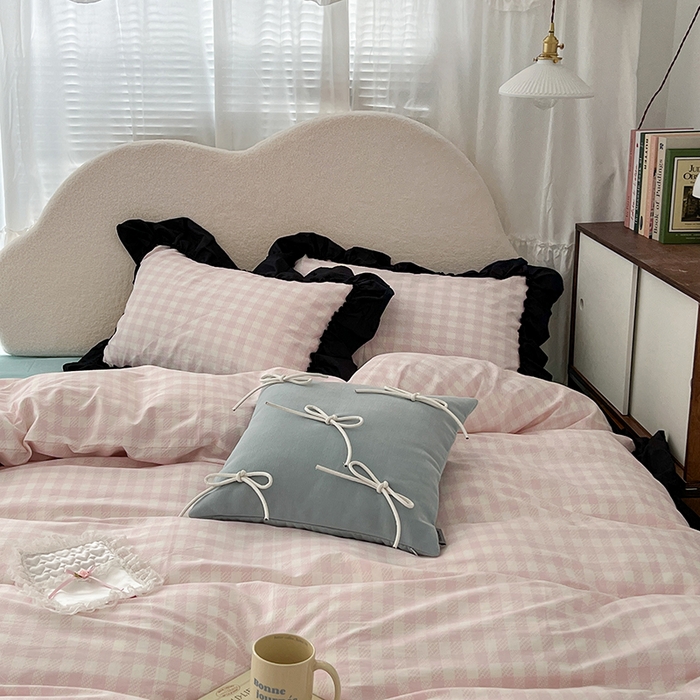 91家纺网 家纺一手货源 找家纺 昔可家纺 2024黑色贴边花边款格子系列四件套 缪缪粉格