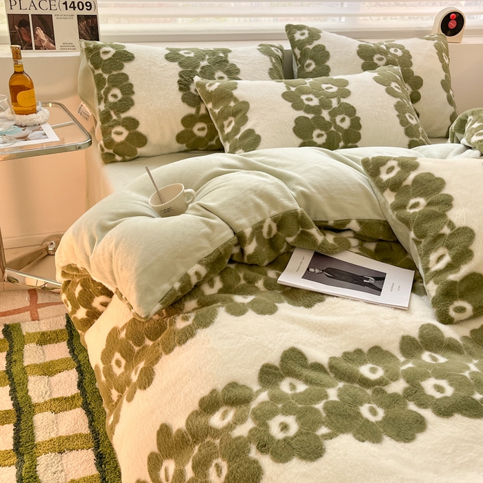 91家纺网 家纺一手货源 找家纺 金爱家 2024新款全消光牛奶绒A类纯色獭兔毛绒立体雕花牛奶绒四件套 兔毛微醺绿