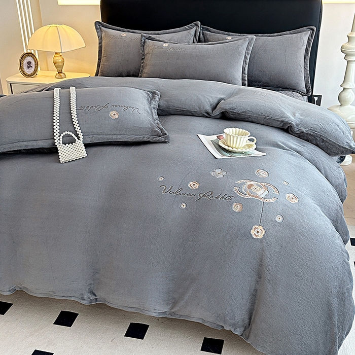 91家纺网 家纺一手货源 找家纺 陌乘坊家纺 2024新款牛奶绒床盖款四件套-香奈 香奈-高级灰