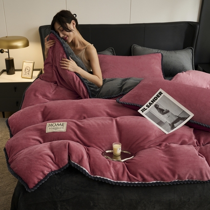 91家纺网 家纺一手货源 找家纺 闲鱼家纺 2025新款高克重牛奶绒四件套水晶绒金貂法莱绒臻绒欧式包边系列（新拍图）-单被套 豆沙