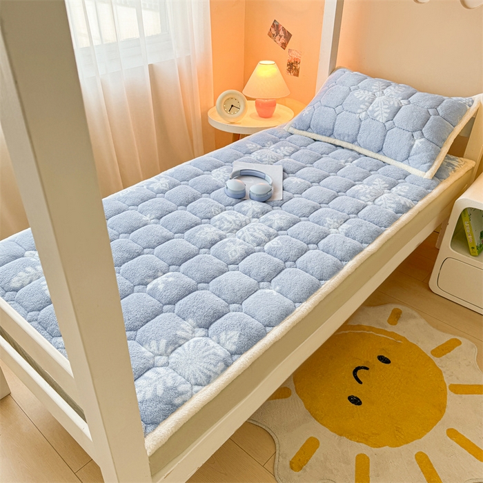 91家纺网 家纺一手货源 找家纺 雯豆家纺 2024新品泰迪绒学生床垫宿舍床褥子加厚上下铺北极绒床护垫 泰迪绒床褥-雪花飘飘-兰