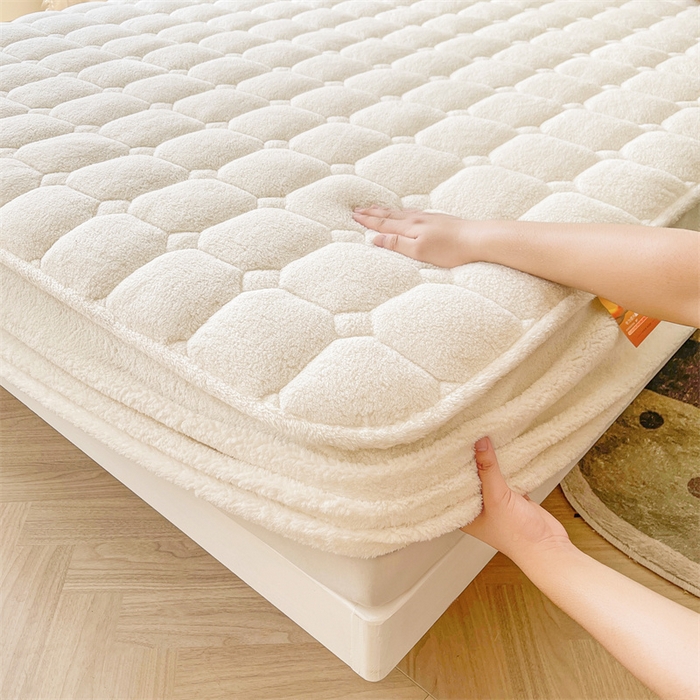 91家纺网 家纺一手货源 找家纺 雯豆家纺 2025加厚保暖泰迪绒夹棉床笠北极绒床笠床垫保护套 泰迪绒夹棉床笠-奶昔白