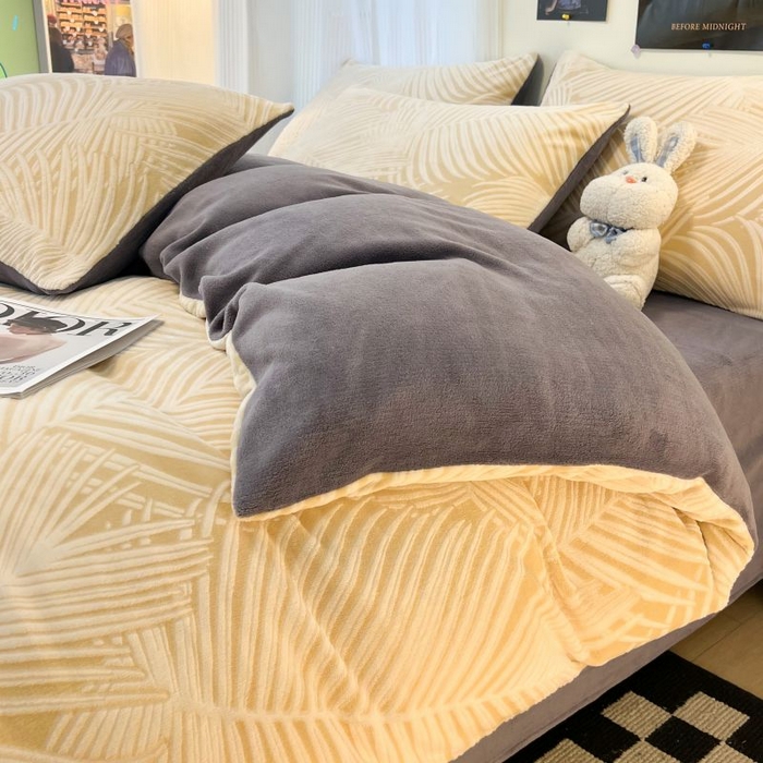 91家纺网 家纺一手货源 找家纺 2024新款原创白色小清新场景雕花牛奶绒单被套四件套 丛林-黄