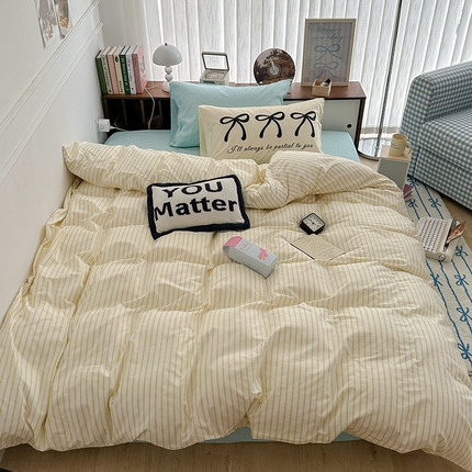 91家纺网 家纺一手货源 找家纺 昔可家纺 2024新款竖条全棉四件套大版枕套系列 嫩黄条纹