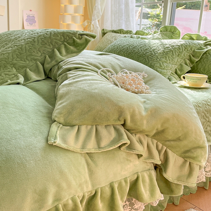 91家纺网 家纺一手货源 找家纺 畅畅家纺 2024新款冬季韩版花边蕾丝牛奶绒床盖四件套 草绿