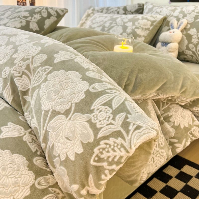 91家纺网 家纺一手货源 找家纺 2024新款原创白色小清新场景雕花牛奶绒单被套四件套 冬日恋歌