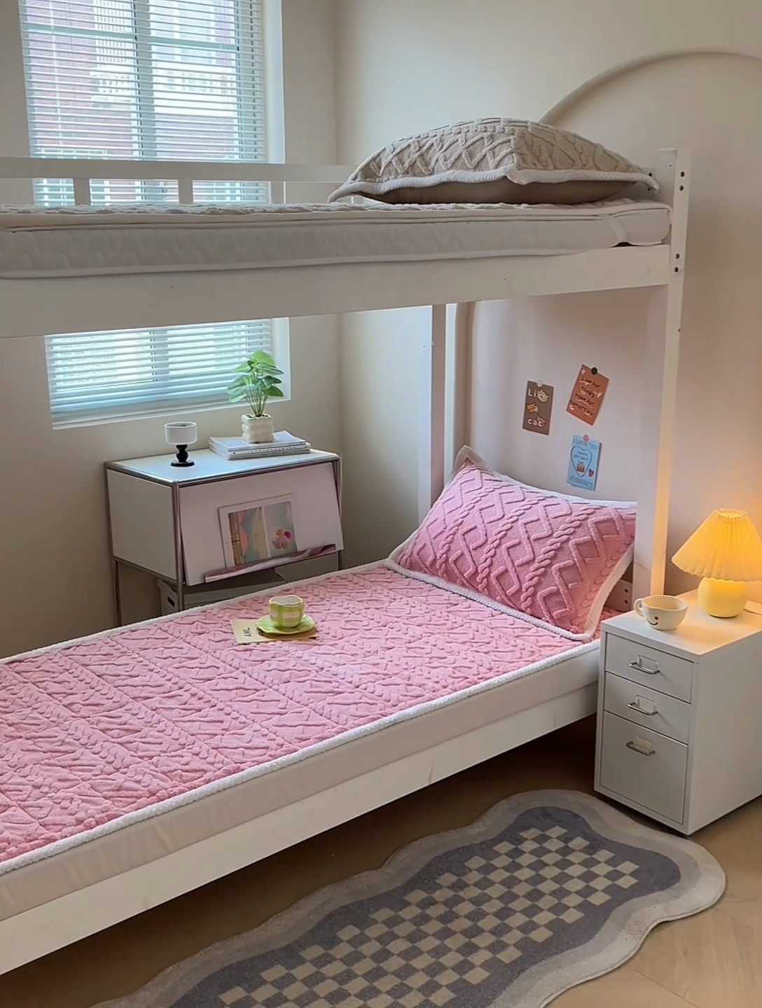 91家纺网 家纺一手货源 找家纺 贝拉梦家纺 2024新款塔肤绒牛奶绒纯色学生宿舍夹棉软床垫子护床垫 梦玫瑰