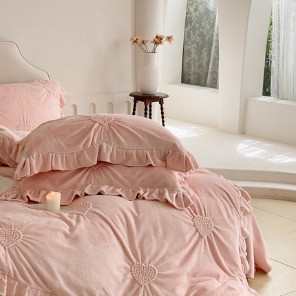 91家纺网 家纺一手货源 找家纺 （总）2024新款牛奶绒爱心法式立体刺绣系列四件套