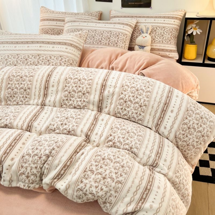 91家纺网 家纺一手货源 找家纺 2024新款原创白色小清新场景雕花牛奶绒单被套四件套 安娜