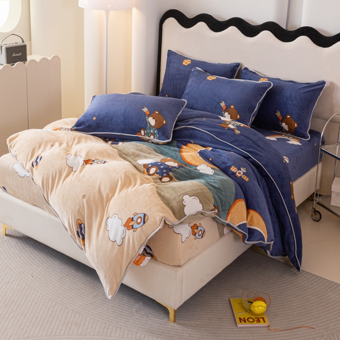 91家纺网 家纺一手货源 找家纺 欧喜璐 2024年新款 8.5-9.5斤加厚牛奶绒金貂绒法莱绒四件套单被套 太空熊