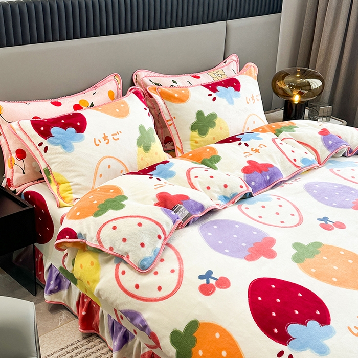 91家纺网 家纺一手货源 找家纺 欧喜璐 2024年新款 8.5-9.5斤加厚牛奶绒金貂绒法莱绒四件套单被套 草莓