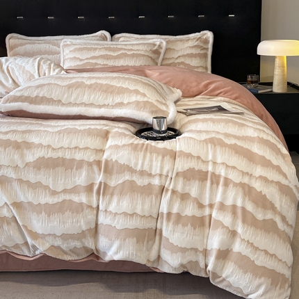 91家纺网 家纺一手货源 找家纺 （总）宇航家纺 2024新款轻奢风兔毛花边雕花绒牛奶绒四件套