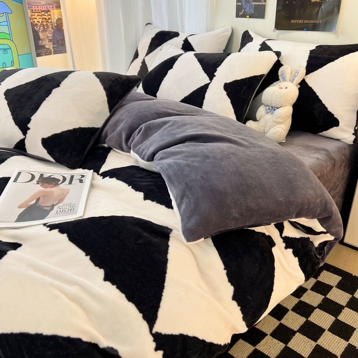 91家纺网 家纺一手货源 找家纺 2024新款原创小清新牛奶绒印花四件套 三角空间