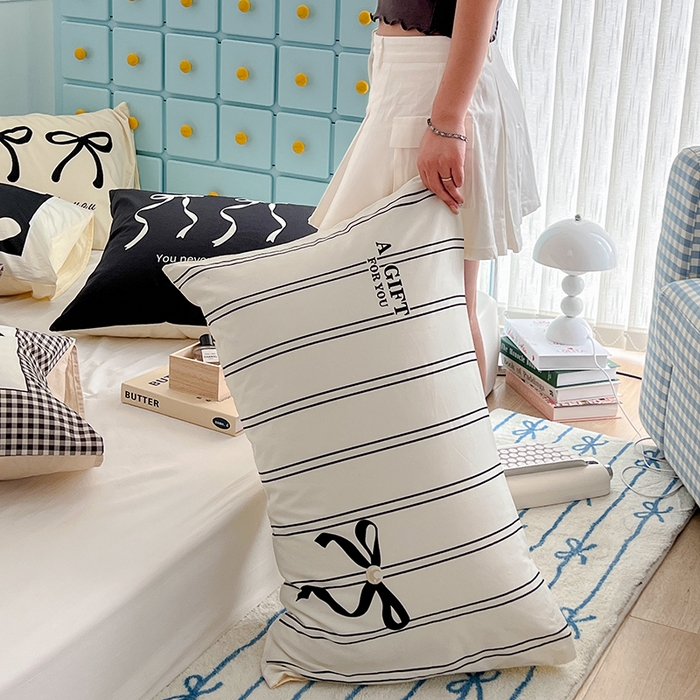 91家纺网 家纺一手货源 找家纺 昔可家纺 2024新款数码印花单品枕套系列-ins风系列 条纹蝴蝶结