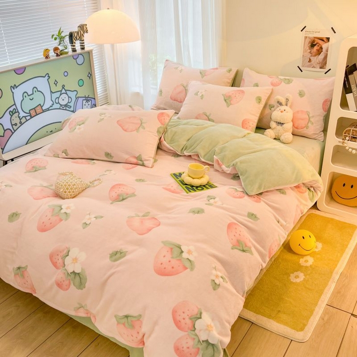 91家纺网 家纺一手货源 找家纺 2024新款原创小清新牛奶绒印花四件套 恋爱草莓