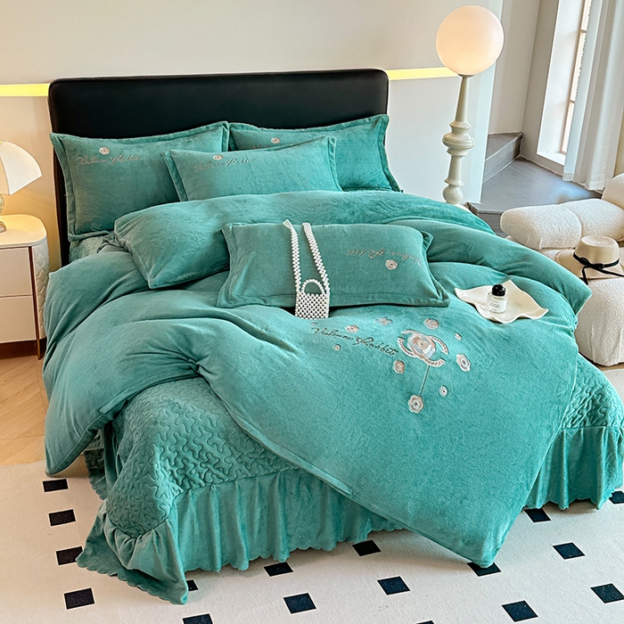 91家纺网 家纺一手货源 找家纺 陌乘坊家纺 2024新款牛奶绒床盖款四件套-香奈 香奈-孔雀绿